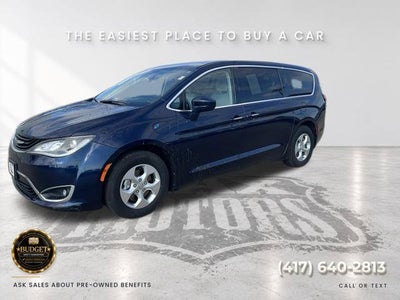2017 Chrysler Pacifica Hybrid Touring Plus