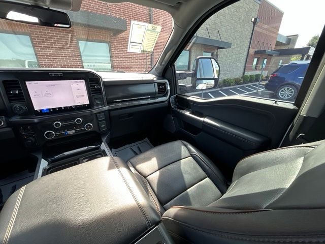 2025 Ford F-350SD Lariat DRW 4WD